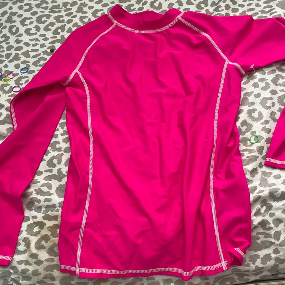 I am selling a nice material long sleeve shirt feels like lululemons material!!!